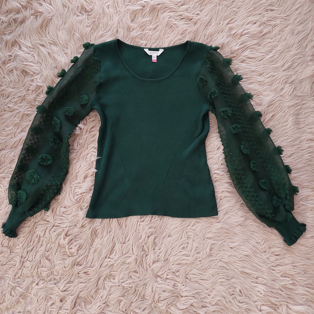 👕2☆ for $12: Green Women's Top with Textured Sleeves